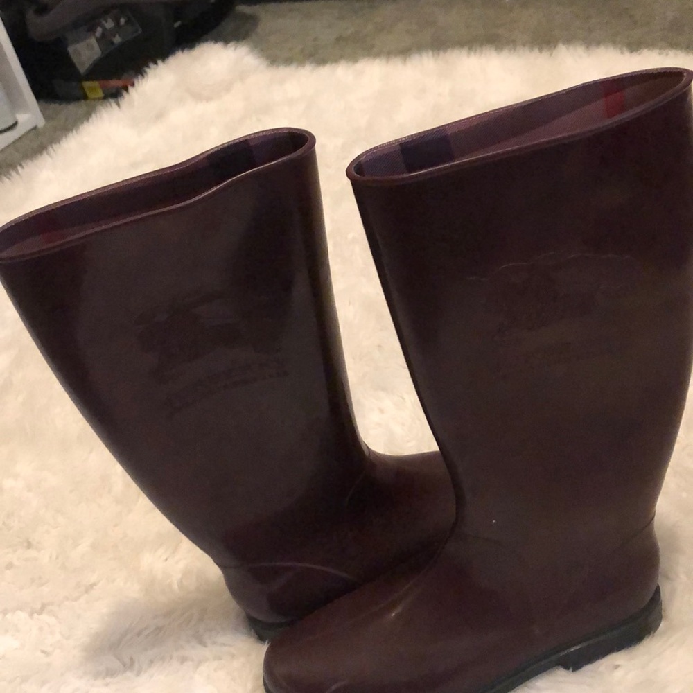Burgundy Burberry rain boots - Picture 3 of 5